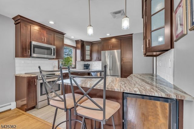 102 Hillcrest Dr, Wayne Twp., NJ 07470