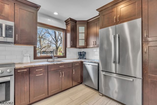 102 Hillcrest Dr, Wayne Twp., NJ 07470