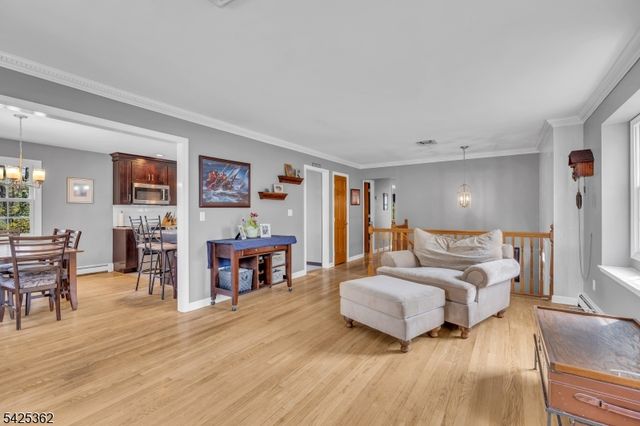 102 Hillcrest Dr, Wayne Twp., NJ 07470