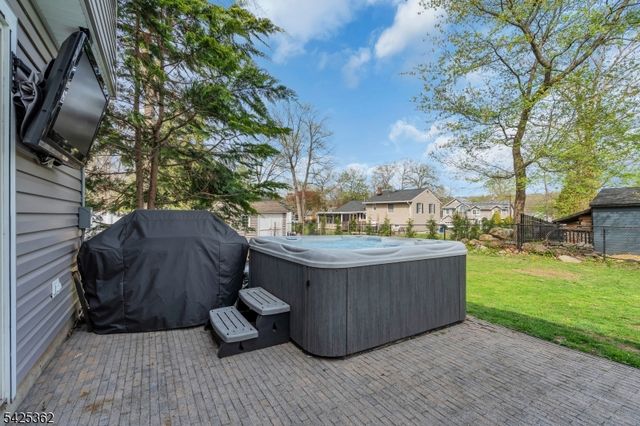 102 Hillcrest Dr, Wayne Twp., NJ 07470