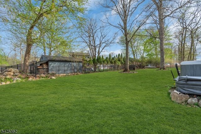 102 Hillcrest Dr, Wayne Twp., NJ 07470