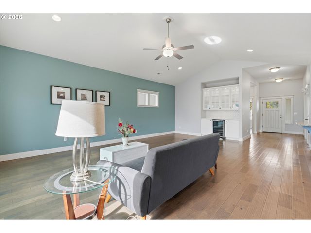 1318 E 1ST St, Newberg, OR 97132