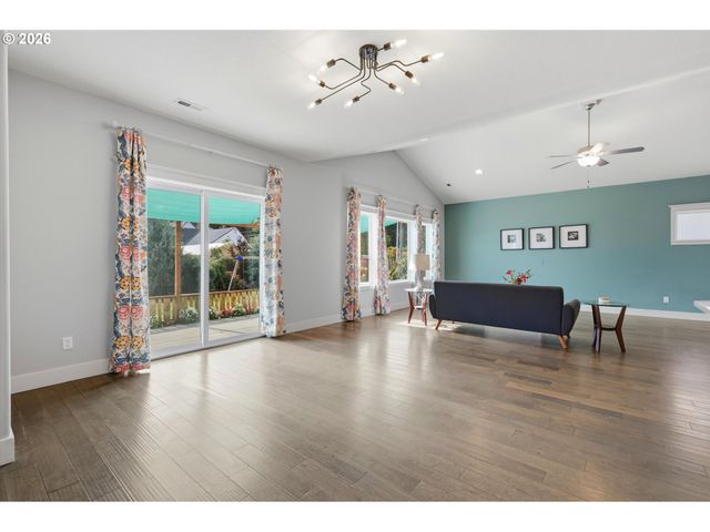 1318 E 1ST St, Newberg, OR 97132