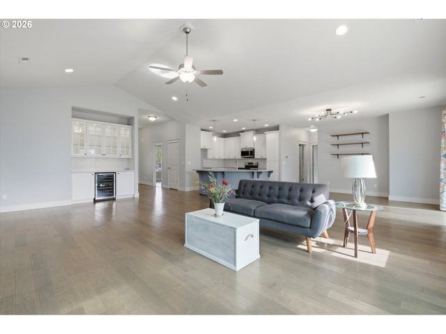 1318 E 1ST St, Newberg, OR 97132