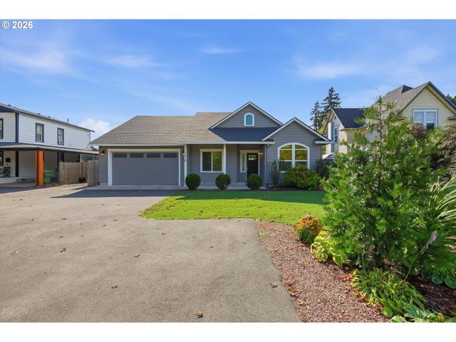 1318 E 1ST St, Newberg, OR 97132