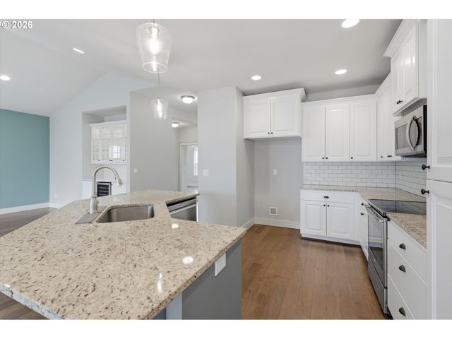 1318 E 1ST St, Newberg, OR 97132