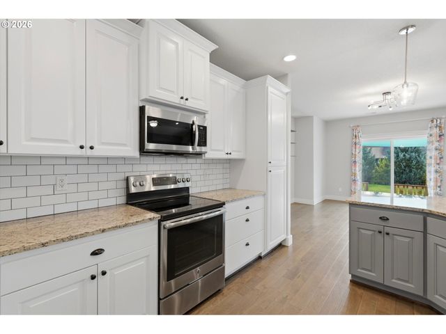 1318 E 1ST St, Newberg, OR 97132