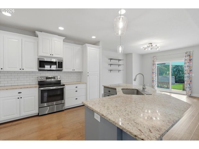 1318 E 1ST St, Newberg, OR 97132
