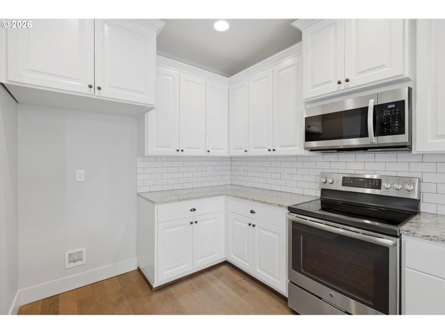 1318 E 1ST St, Newberg, OR 97132