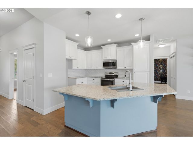 1318 E 1ST St, Newberg, OR 97132