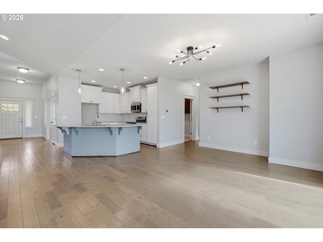 1318 E 1ST St, Newberg, OR 97132