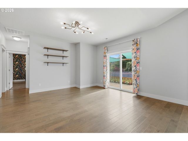 1318 E 1ST St, Newberg, OR 97132