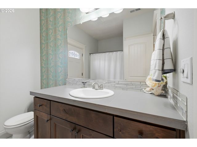 1318 E 1ST St, Newberg, OR 97132