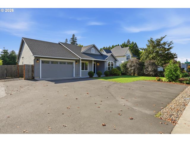 1318 E 1ST St, Newberg, OR 97132
