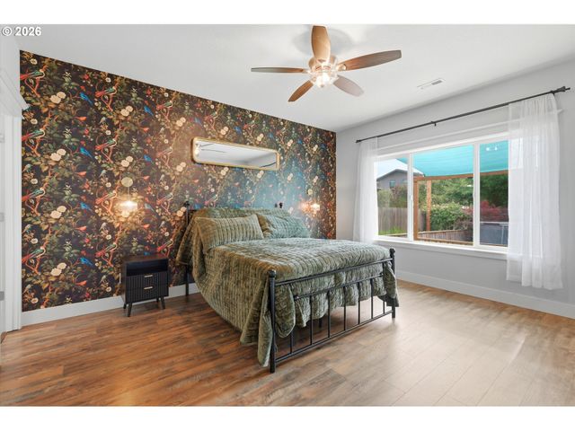 1318 E 1ST St, Newberg, OR 97132
