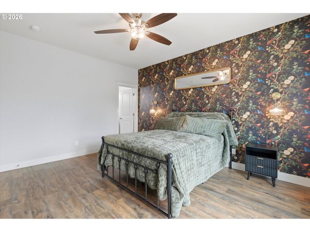 1318 E 1ST St, Newberg, OR 97132