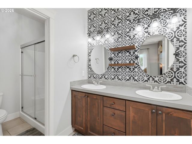1318 E 1ST St, Newberg, OR 97132