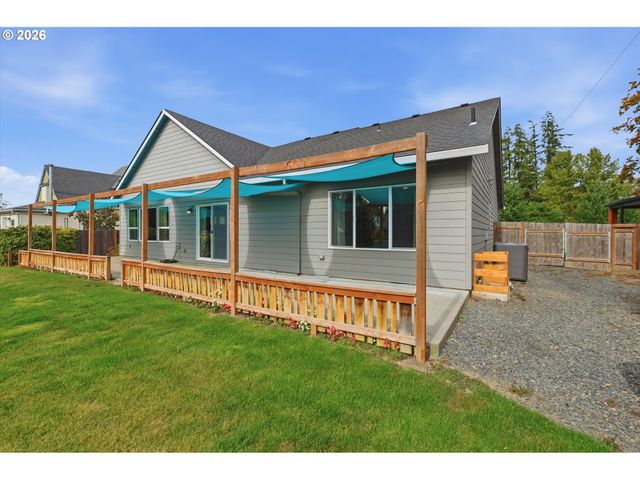 1318 E 1ST St, Newberg, OR 97132