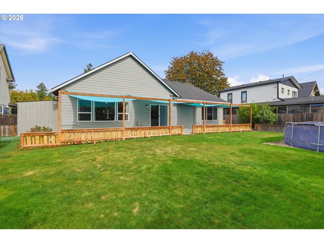 1318 E 1ST St, Newberg, OR 97132