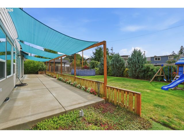 1318 E 1ST St, Newberg, OR 97132