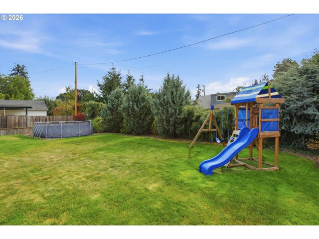 1318 E 1ST St, Newberg, OR 97132