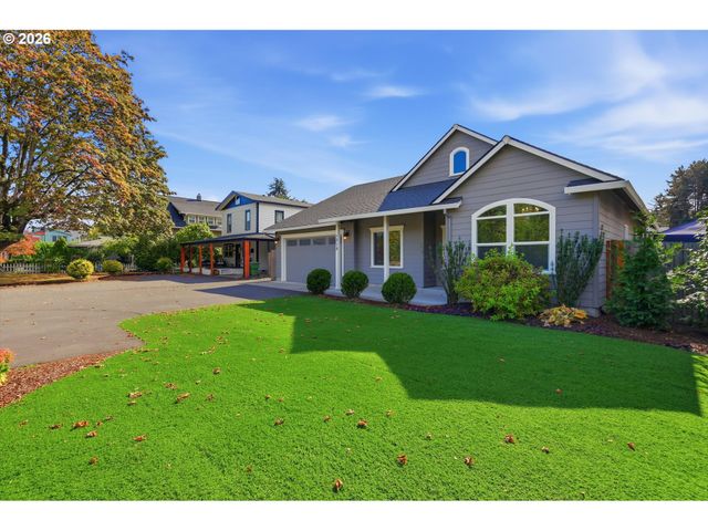 1318 E 1ST St, Newberg, OR 97132