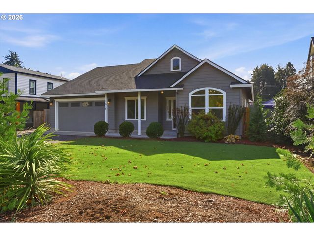 1318 E 1ST St, Newberg, OR 97132