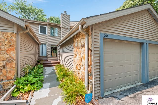908 S 153rd Terrace Ct, Omaha, NE 68154