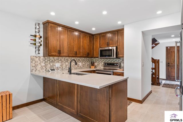 908 S 153rd Terrace Ct, Omaha, NE 68154