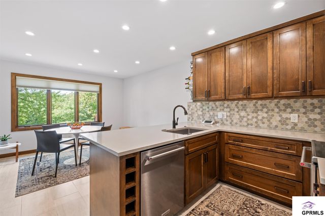 908 S 153rd Terrace Ct, Omaha, NE 68154