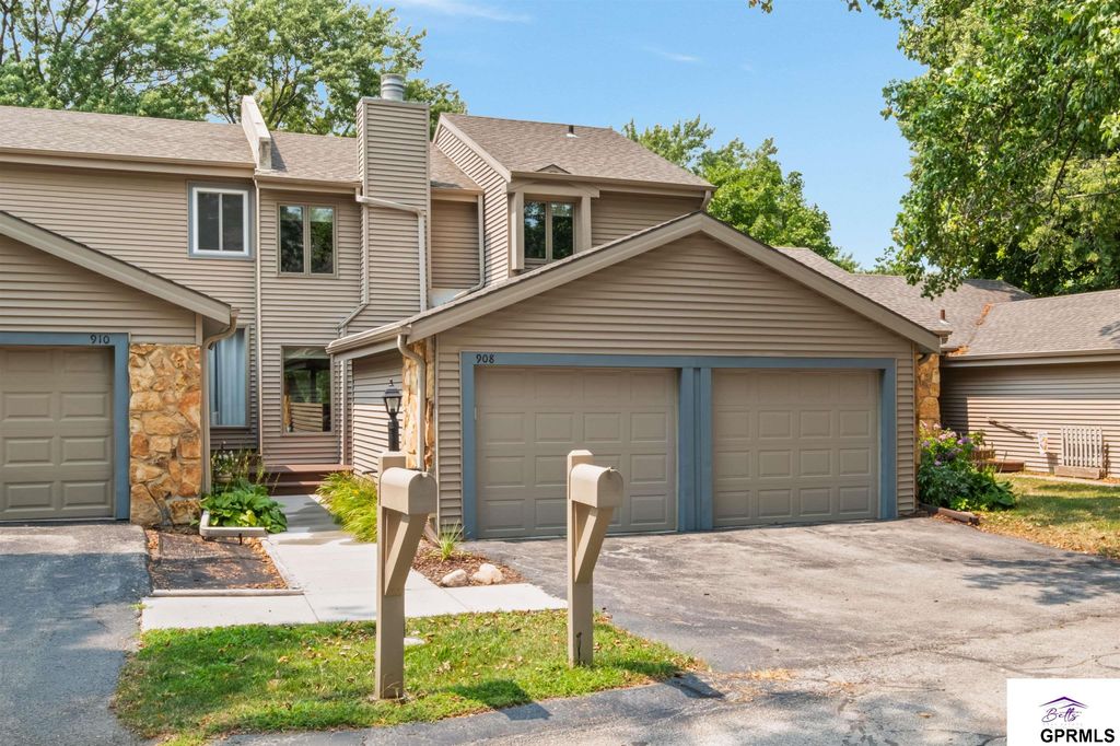 908 S 153rd Terrace Ct, Omaha, NE 68154