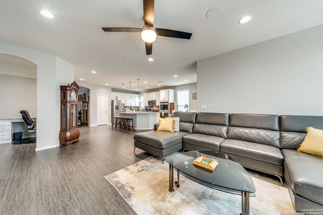 7604 PECOS RDG, Boerne, TX 78015