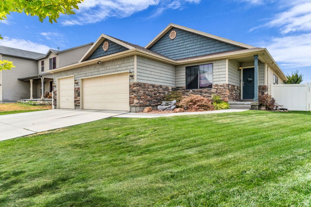 915 N OPAL LN, Tooele, UT 84074 — exterior