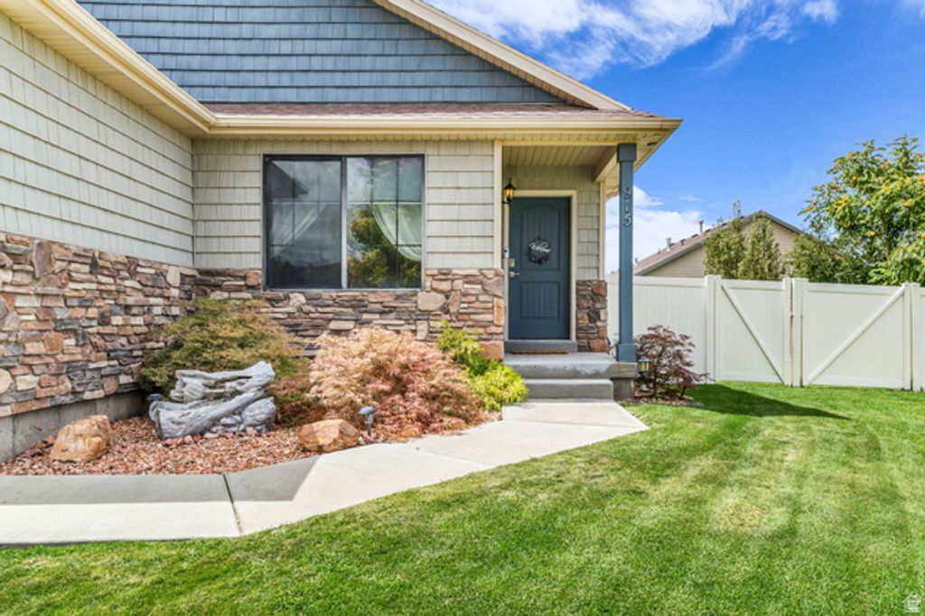 915 N OPAL LN, Tooele, UT 84074 — photo 2