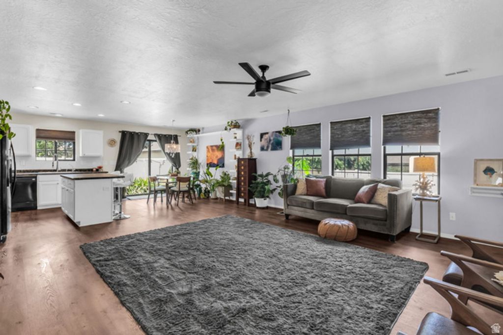915 N OPAL LN, Tooele, UT 84074 — photo 4