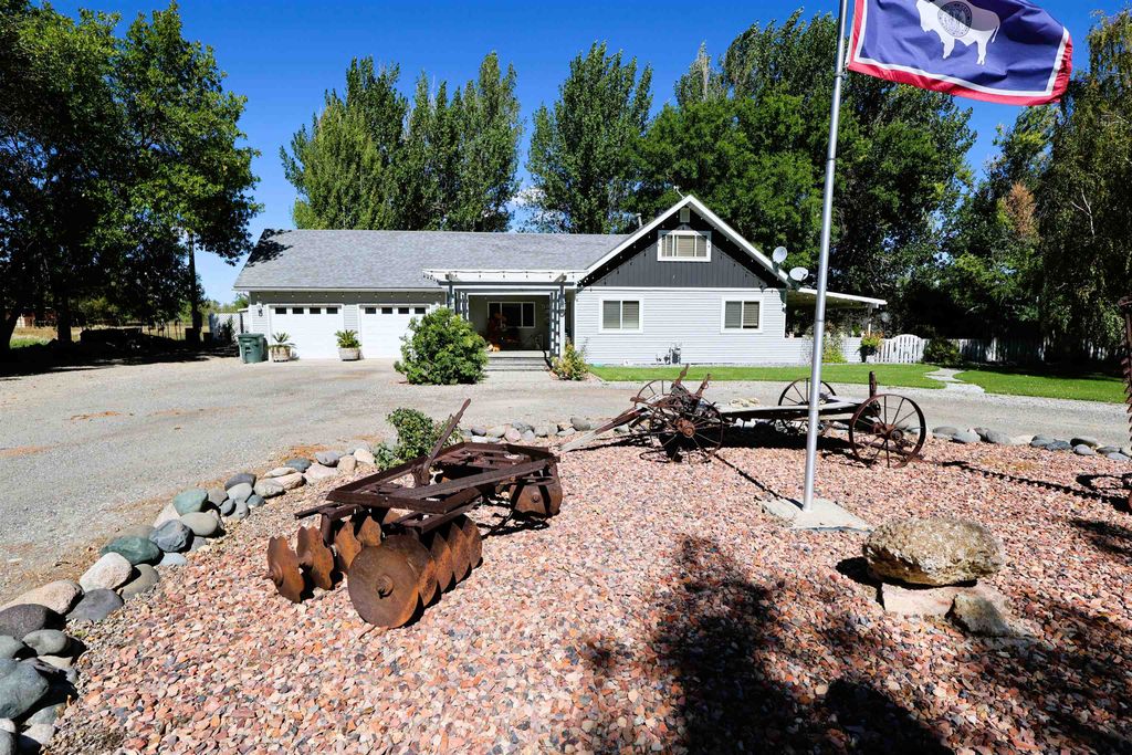 589 Maddox Ln, Powell, WY 82435 photo 2