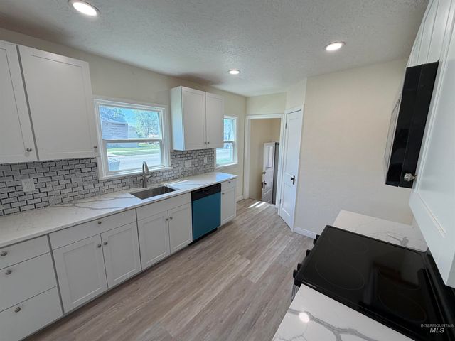 123 18th Ave S, Nampa, ID 83651