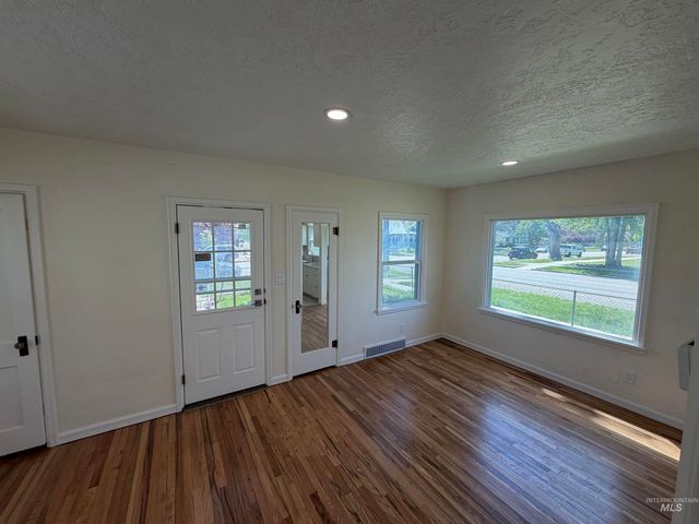 123 18th Ave S, Nampa, ID 83651