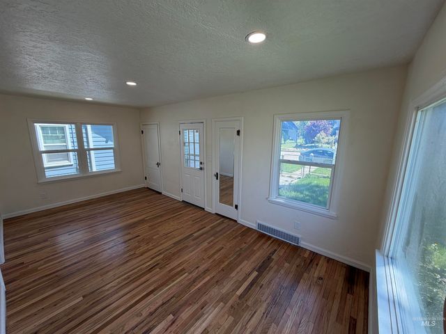 123 18th Ave S, Nampa, ID 83651
