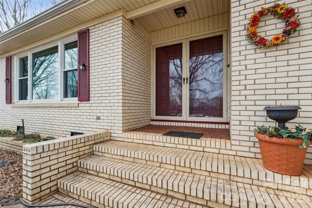 14409 Springwater Drive, Matthews, NC 28105