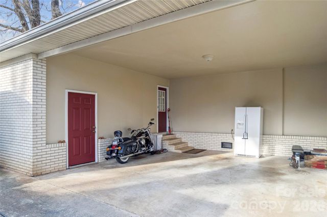 14409 Springwater Drive, Matthews, NC 28105