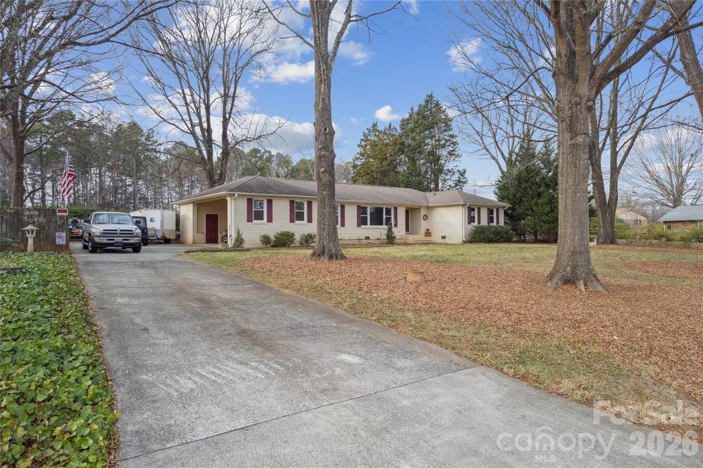 14409 Springwater Drive, Matthews, NC 28105