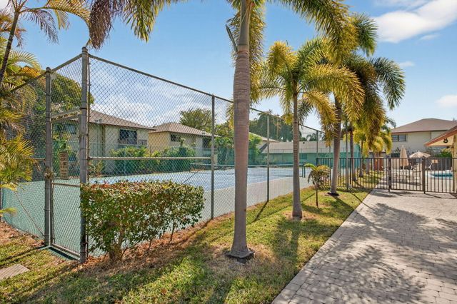 1780 NE 39th Court 901, Pompano Beach, FL 33064