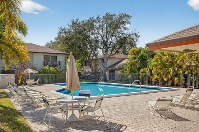 1780 NE 39th Court 901, Pompano Beach, FL 33064