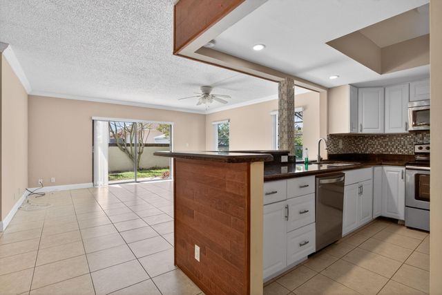 1780 NE 39th Court 901, Pompano Beach, FL 33064