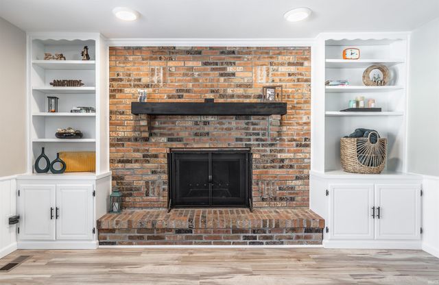 7244 Edgedale Drive, Newburgh, IN 47630