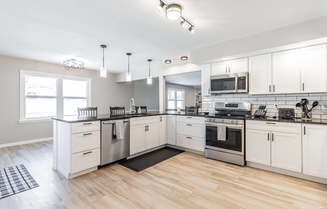 7244 Edgedale Drive, Newburgh, IN 47630