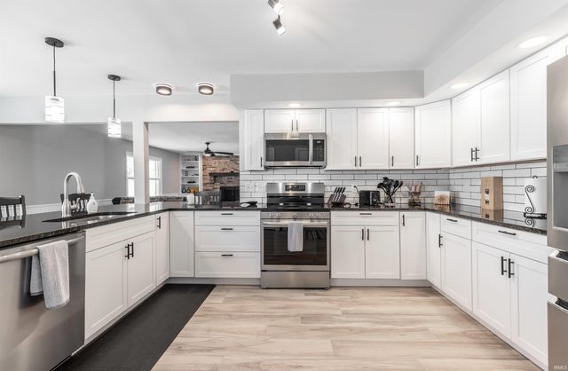 7244 Edgedale Drive, Newburgh, IN 47630