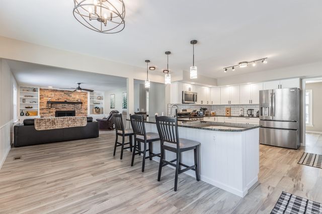 7244 Edgedale Drive, Newburgh, IN 47630