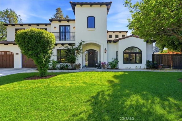 3939 W Robinwood, Visalia, CA 93291